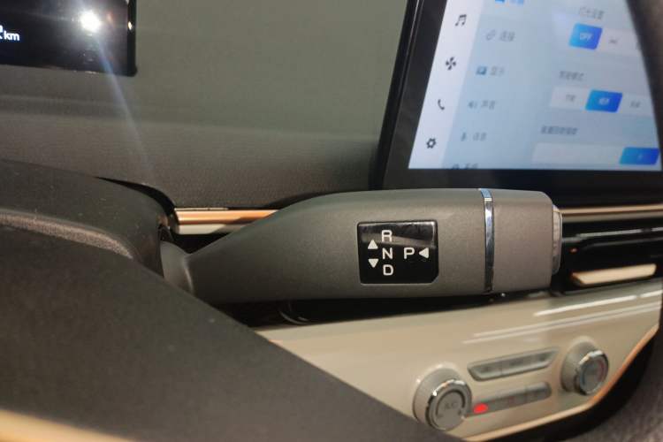 Used Chery QQ Domi 2025 Model 305km Comfort Edition Gear Lever