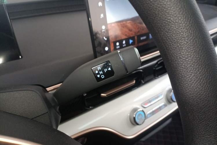 Used Chery QQ Domi 2025 Model 305km Comfort Edition Gear Lever