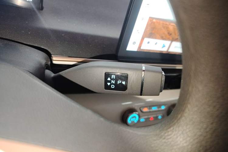 Used Chery QQ Domi 2025 Model 305km Comfort Edition Gear Lever