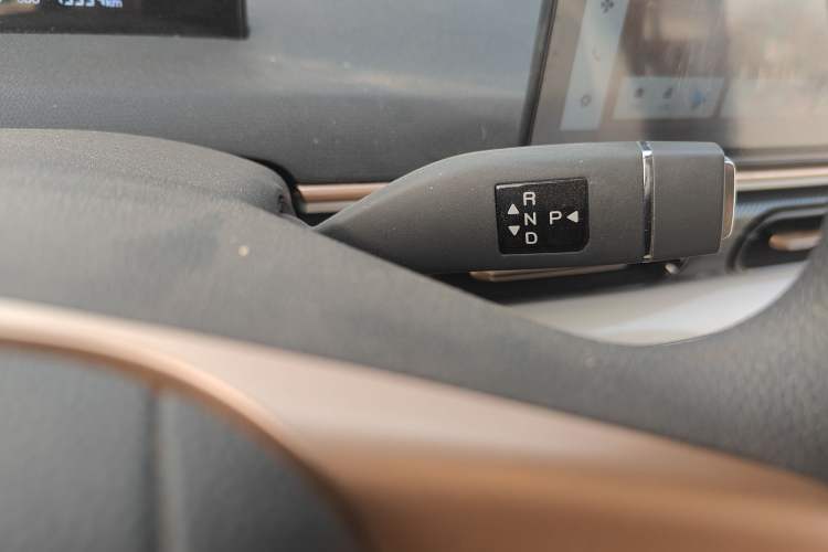 Used Chery QQ Domi 2025 Model 405km Comfort Edition Gear Lever