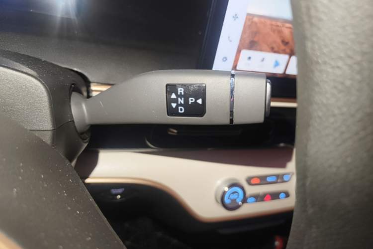 Used Chery QQ Domi 2025 Model 405km Comfort Edition Gear Lever