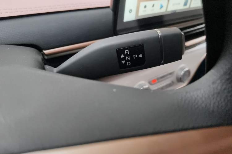 Used Chery QQ Domi 2025 Model 305km Comfort Edition Gear Lever