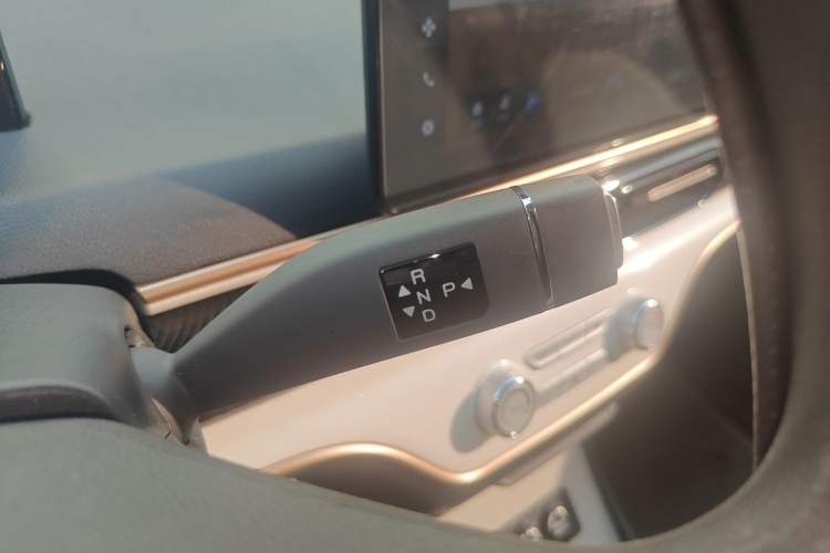 Used Chery QQ Domi 2025 Model 305km Comfort Edition Gear Lever