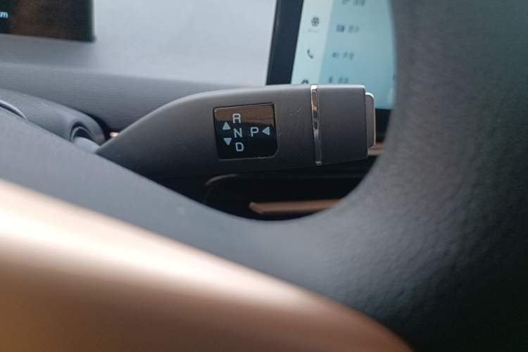 Used Chery QQ Domi 2025 Model 305km Comfort Edition Gear Lever
