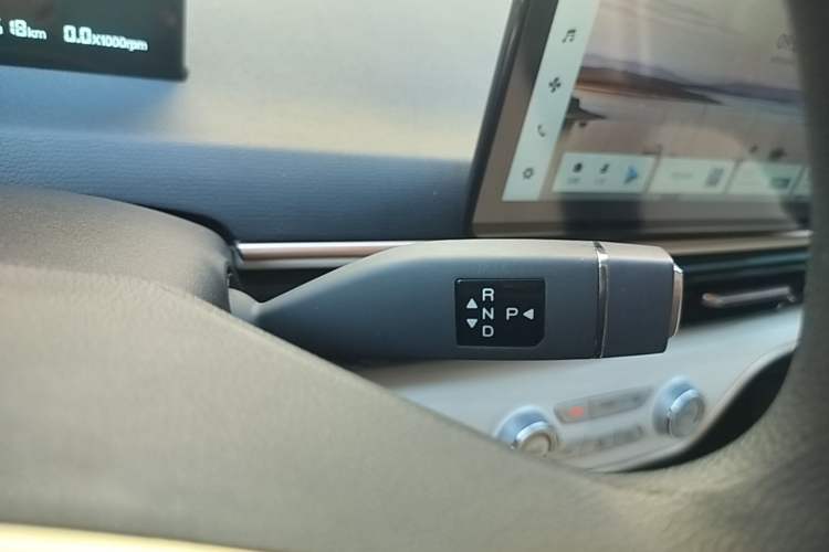 Used Chery QQ Domi 2025 Model 305km Comfort Edition Gear Lever