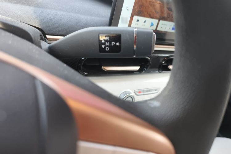 Used Chery QQ Domi 2025 Model 305km Comfort Edition Gear Lever