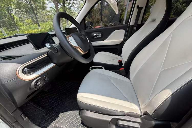 Used Chery QQ Domi 2025 Model 305km Comfort Edition Interior 4
