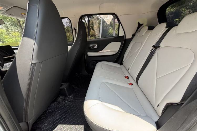 Used Chery QQ Domi 2025 Model 305km Comfort Edition Interior 5