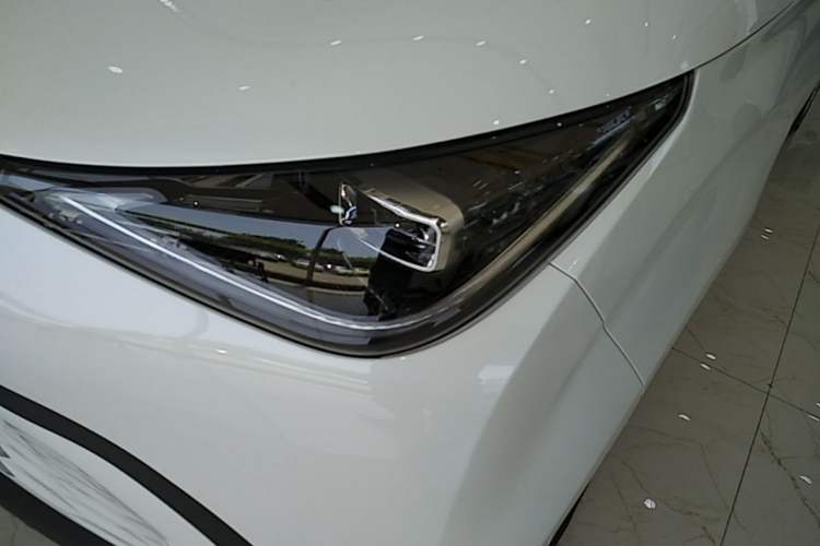 Used Chery QQ Domi 2025 Model 305km Comfort Edition Left Front Headlight
