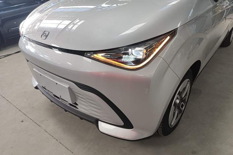 Used Chery QQ Domi 2025 Model 305km Comfort Edition Left Front Headlight