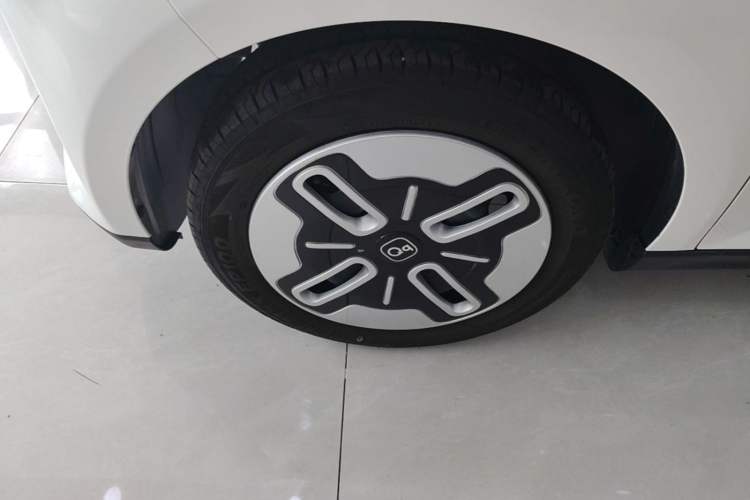 Used Chery QQ Domi 2025 Model 305km Comfort Edition Left Front Wheel Hub