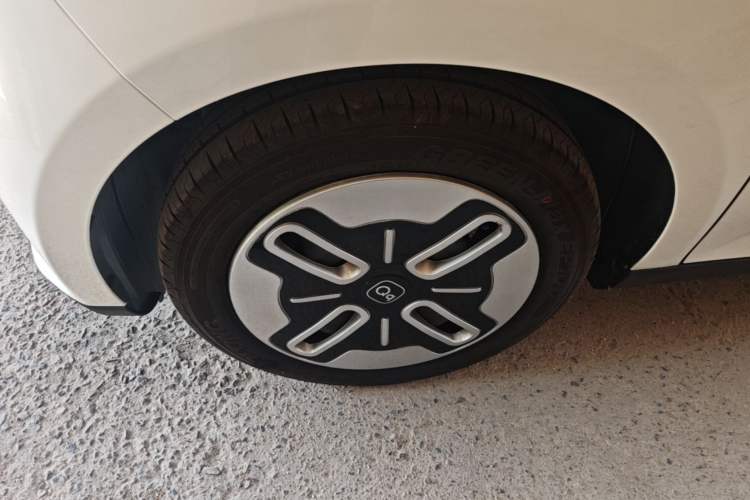 Used Chery QQ Domi 2025 Model 305km Comfort Edition Left Front Wheel Hub