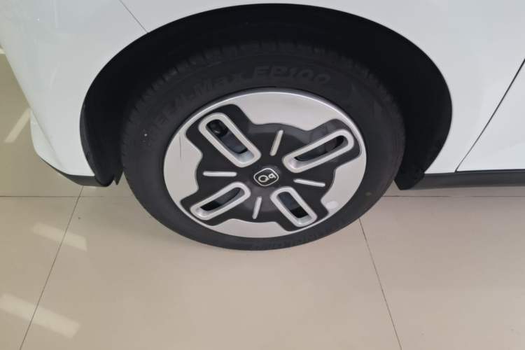 Used Chery QQ Domi 2025 Model 305km Comfort Edition Left Front Wheel Hub