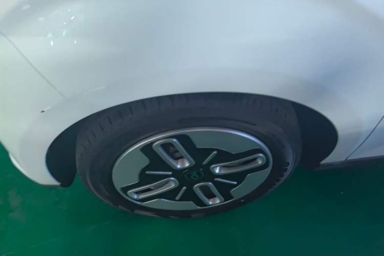Used Chery QQ Domi 2025 Model 305km Comfort Edition Left Front Wheel Hub