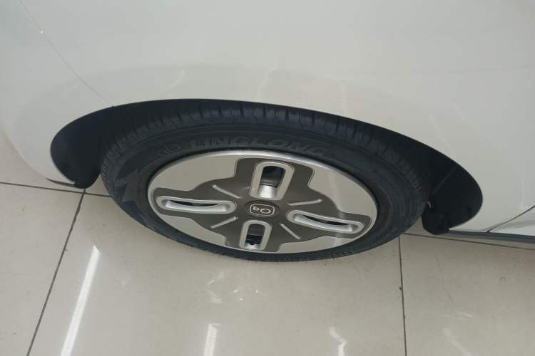 Used Chery QQ Domi 2025 Model 305km Comfort Edition Left Front Wheel Hub