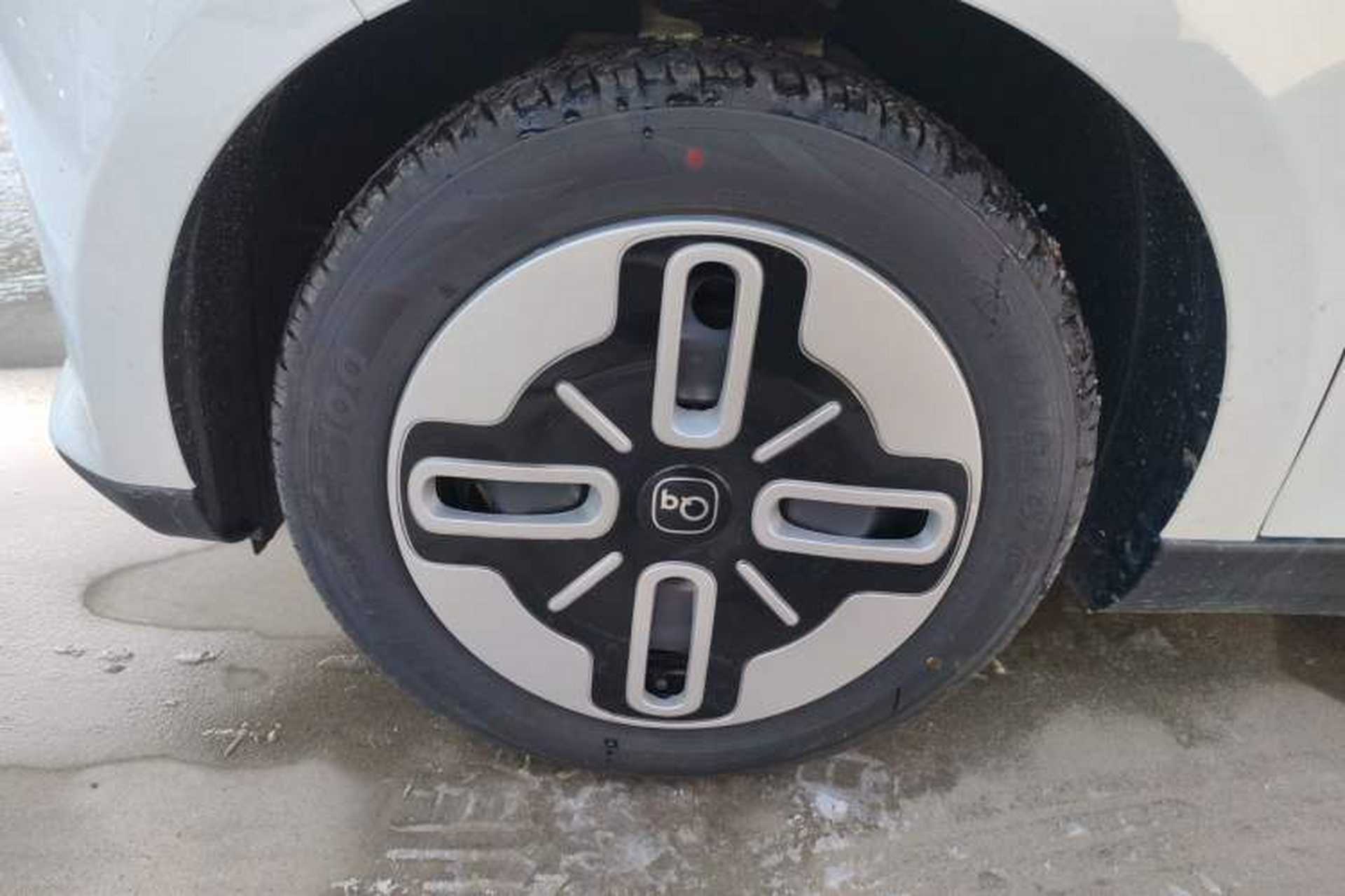 Used Chery QQ Domi 2025 Model 405km Comfort Edition Left Front Wheel Hub