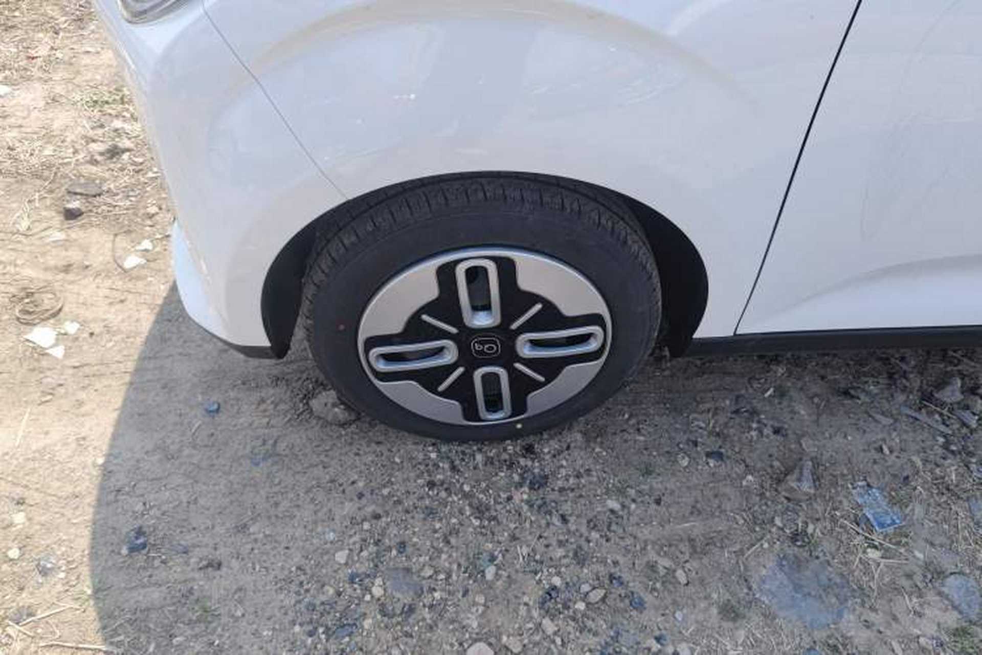 Used Chery QQ Domi 2025 Model 305km Comfort Edition Left Front Wheel Hub