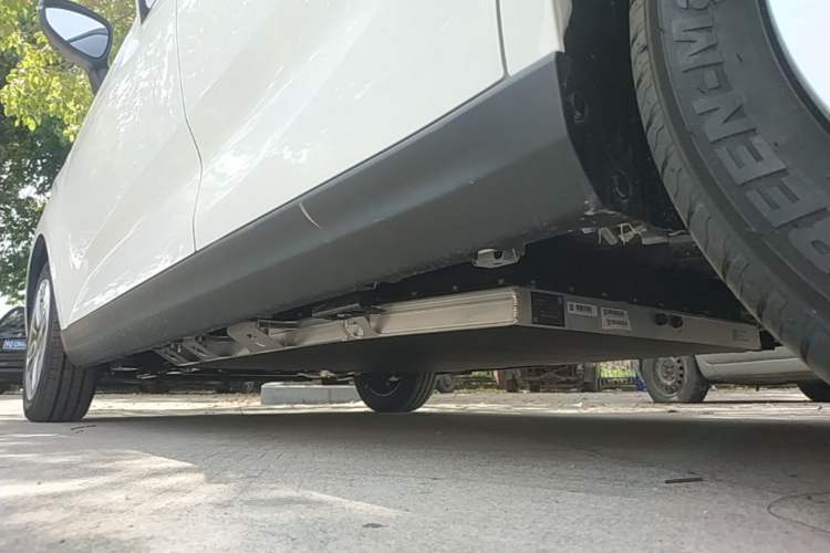 Used Chery QQ Domi 2025 Model 305km Comfort Edition Left Side Sill