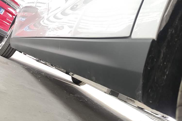 Used Chery QQ Domi 2025 Model 305km Comfort Edition Left Side Sill