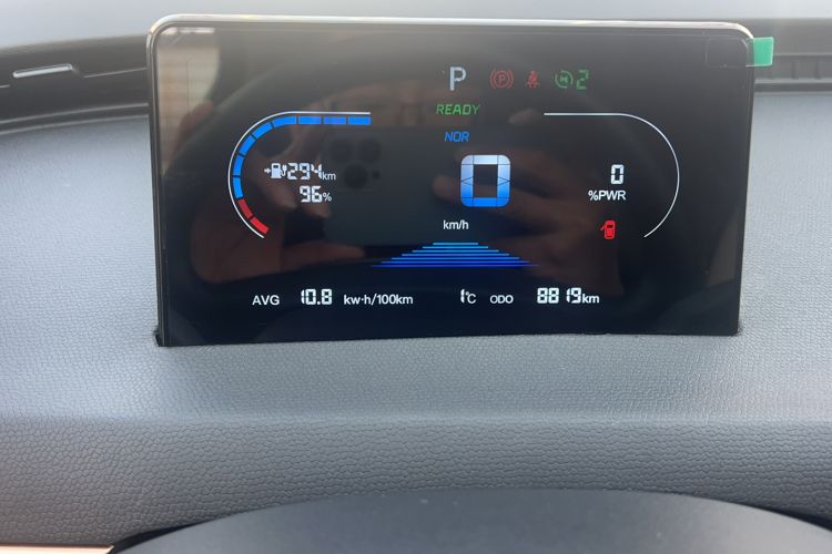 Used Chery QQ Domi 2025 Model 305km Comfort Edition Odometer Close Up