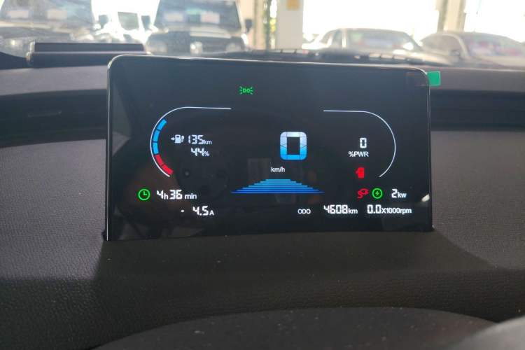 Used Chery QQ Domi 2025 Model 305km Comfort Edition Odometer Close Up