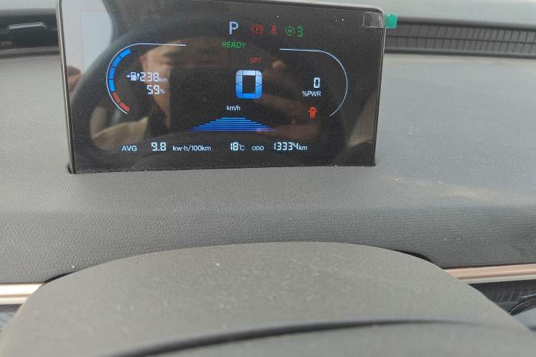 Used Chery QQ Domi 2025 Model 405km Comfort Edition Odometer Close Up