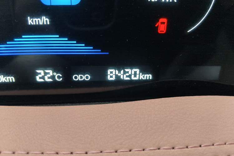 Used Chery QQ Domi 2025 Model 305km Comfort Edition Odometer Close Up