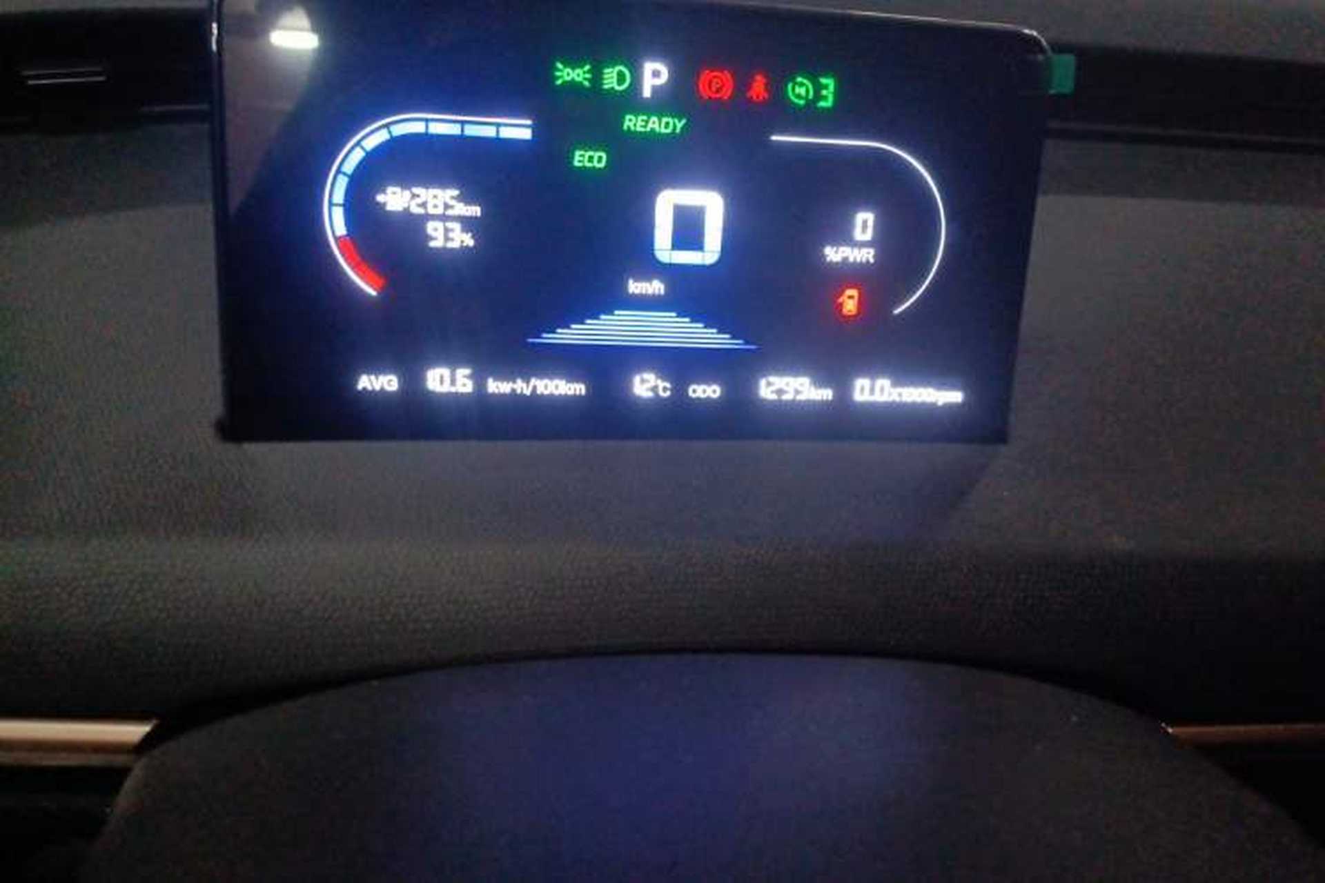 Used Chery QQ Domi 2025 Model 305km Comfort Edition Odometer Close Up