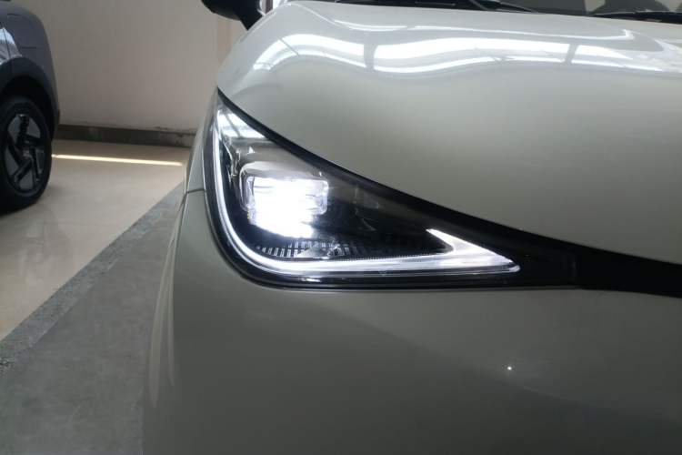 Used Chery QQ Domi 2025 Model 305km Comfort Edition Right Front Headlight