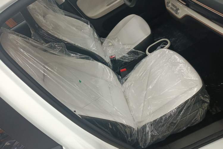 Used Chery QQ Domi 2025 Model 305km Comfort Edition Right Front Seat