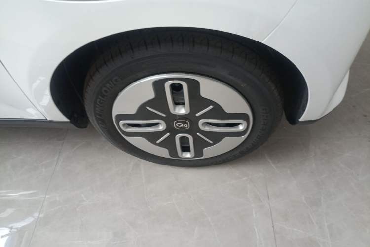 Used Chery QQ Domi 2025 Model 305km Comfort Edition Right Front Wheel Hub