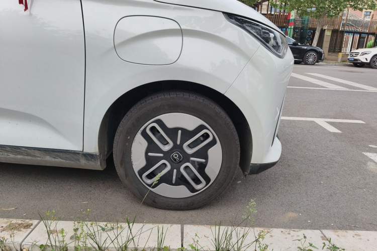 Used Chery QQ Domi 2025 Model 305km Comfort Edition Right Front Wheel Hub