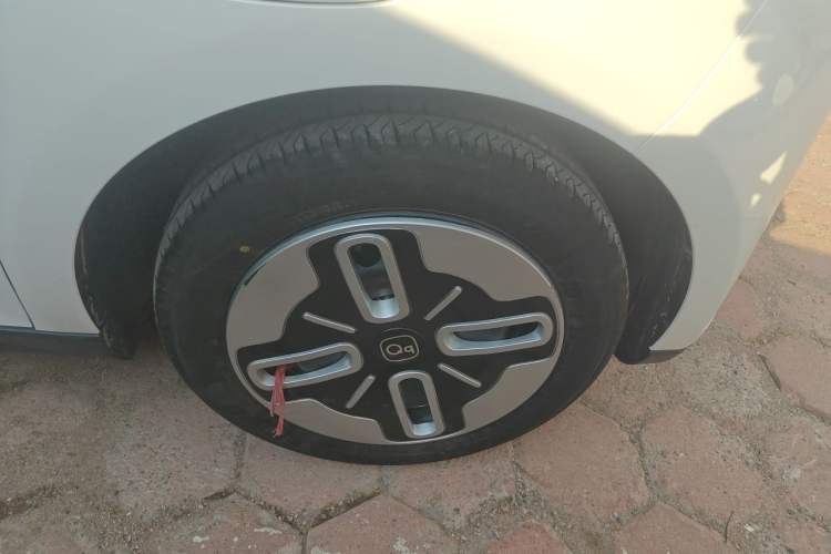 Used Chery QQ Domi 2025 Model 305km Comfort Edition Right Front Wheel Hub