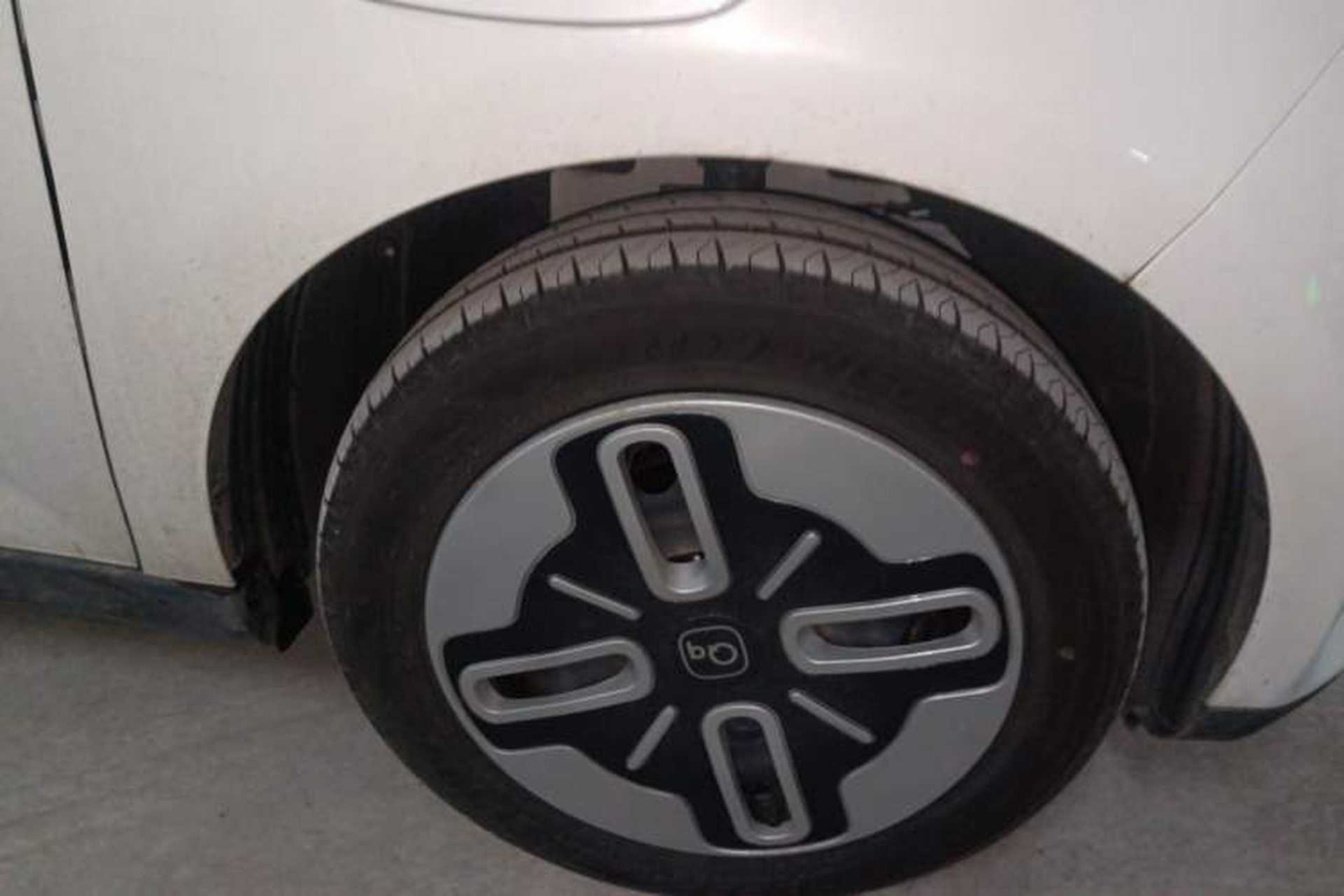 Used Chery QQ Domi 2025 Model 305km Comfort Edition Right Front Wheel Hub