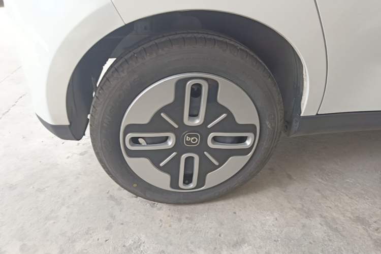 Used Chery QQ Domi 2025 Model 305km Comfort Edition Right Rear Wheel Hub