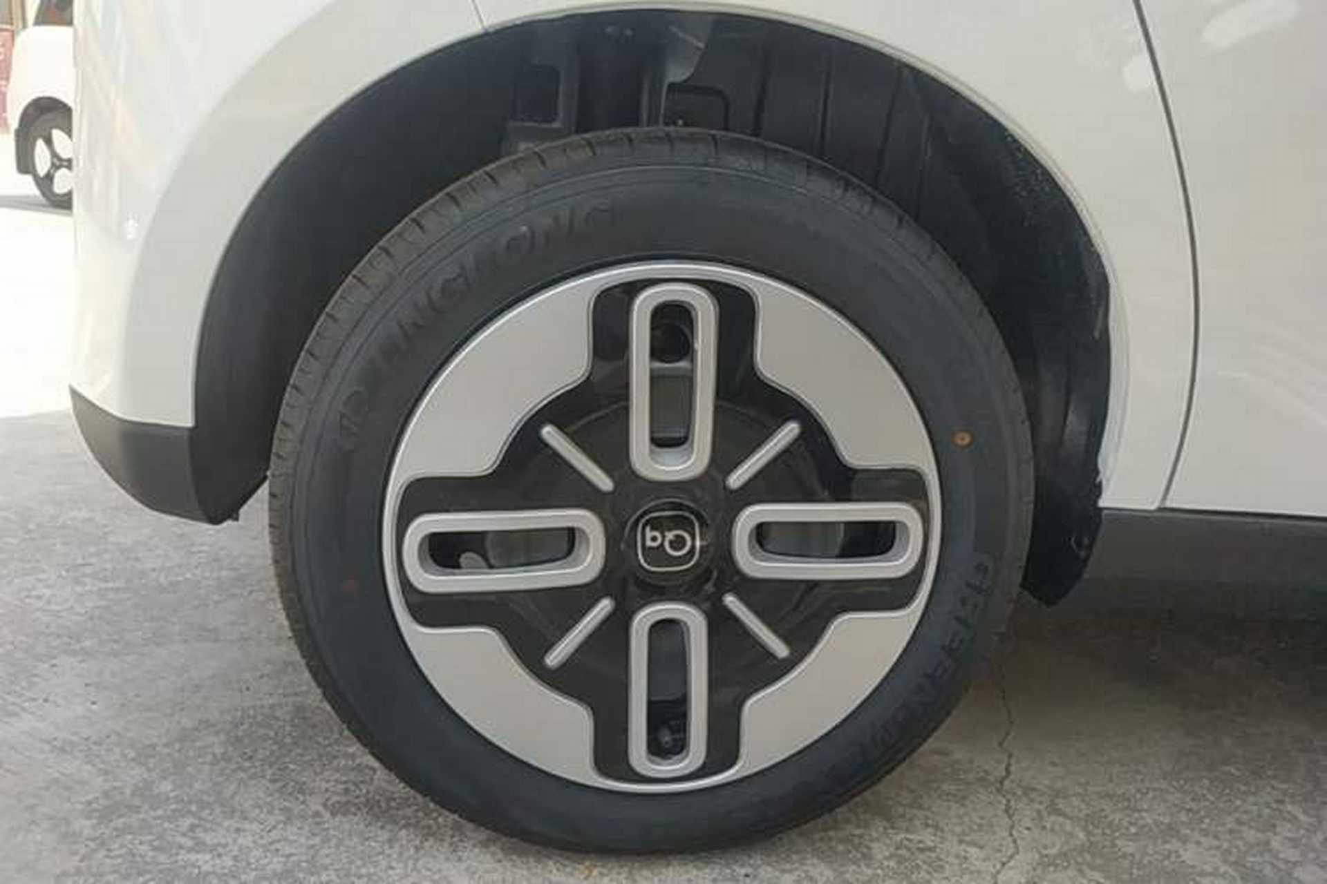 Used Chery QQ Domi 2025 Model 305km Comfort Edition Right Rear Wheel Hub