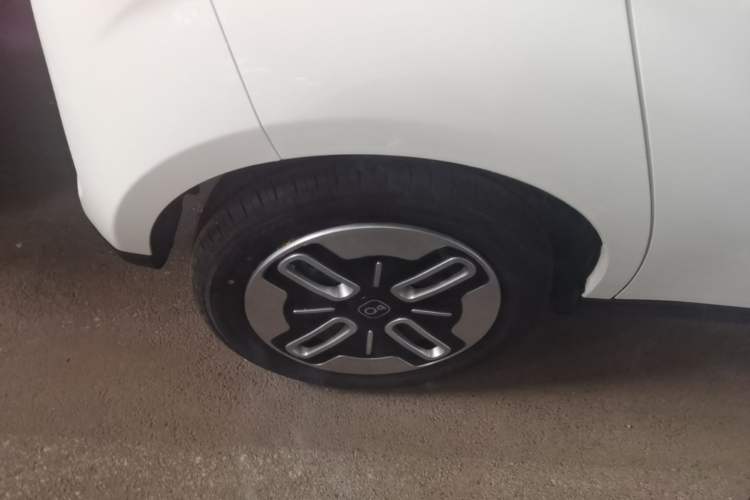 Used Chery QQ Domi 2025 Model 305km Comfort Edition Right Rear Wheel Hub
