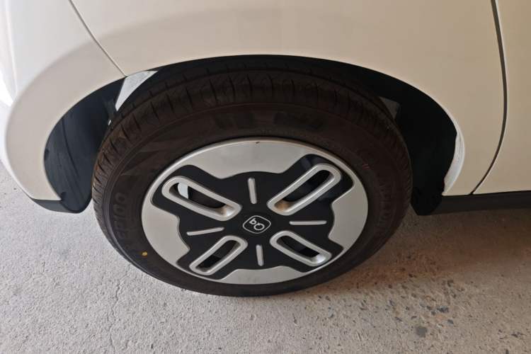 Used Chery QQ Domi 2025 Model 305km Comfort Edition Right Rear Wheel Hub