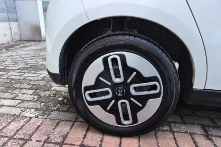 Used Chery QQ Domi 2025 Model 305km Comfort Edition Right Rear Wheel Hub