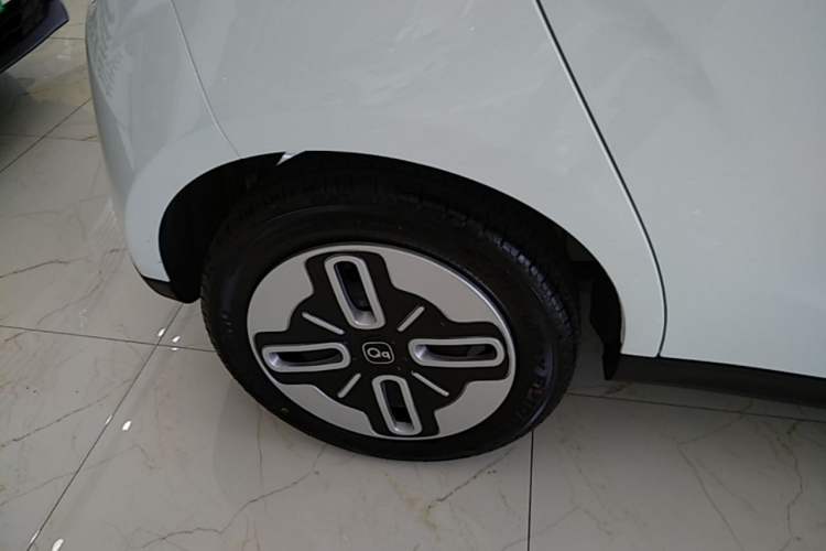 Used Chery QQ Domi 2025 Model 305km Comfort Edition Right Rear Wheel Hub