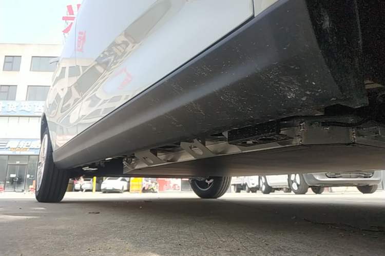 Used Chery QQ Domi 2025 Model 305km Comfort Edition Right Side Sill