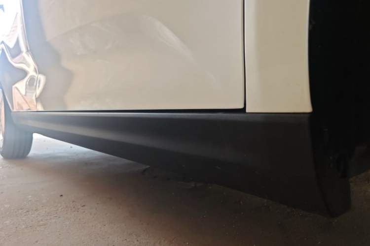 Used Chery QQ Domi 2025 Model 305km Comfort Edition Right Side Sill