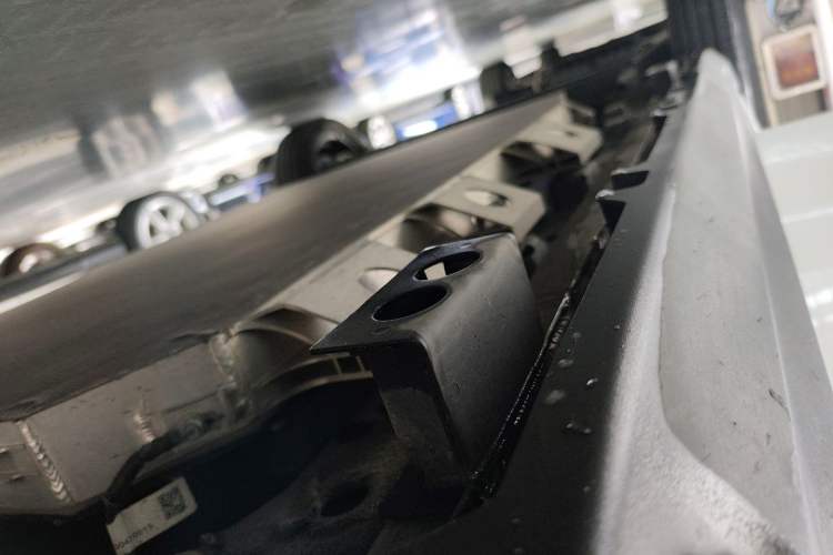 Used Chery QQ Domi 2025 Model 305km Comfort Edition Right Side Sill