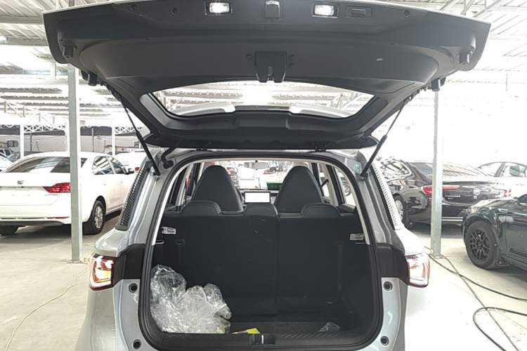 Used Chery QQ Domi 2025 Model 305km Comfort Edition Trunk