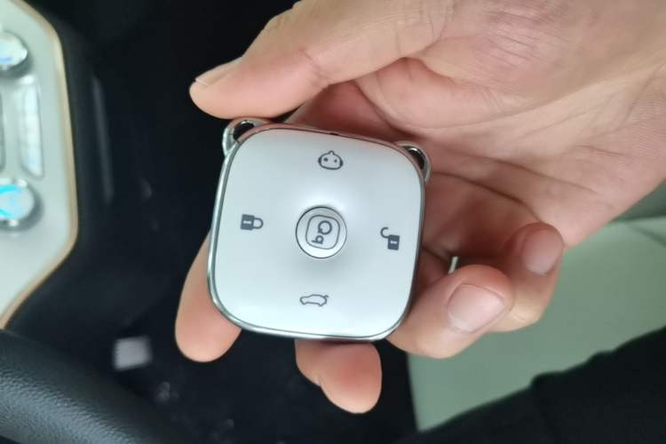 Used Chery QQ Domi 2025 Model 305km Comfort Edition Vehicle Key