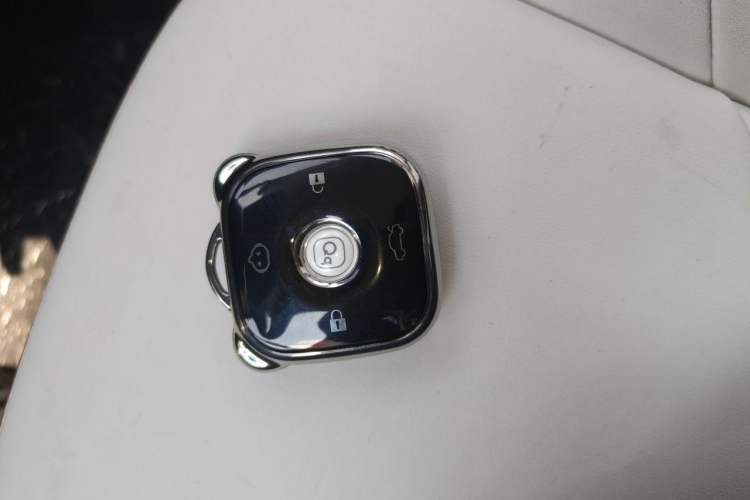Used Chery QQ Domi 2025 Model 305km Comfort Edition Vehicle Key