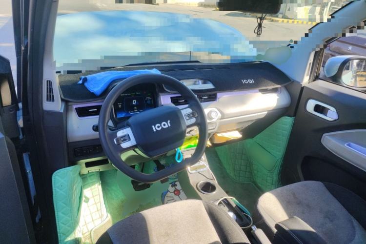 Used Chery QQ Ice Cream 2022 170km Sundae Phosphate Lithium-Ion Center Console