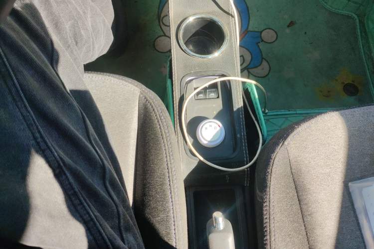 Used Chery QQ Ice Cream 2022 170km Sundae Phosphate Lithium-Ion Gear Lever