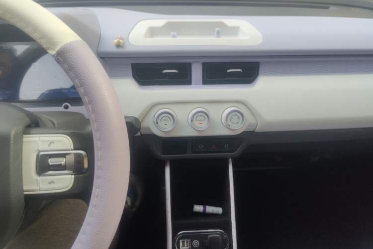 Used Chery QQ Ice Cream 2022 170km Sundae Phosphate Lithium-Ion Audio And AC Panel