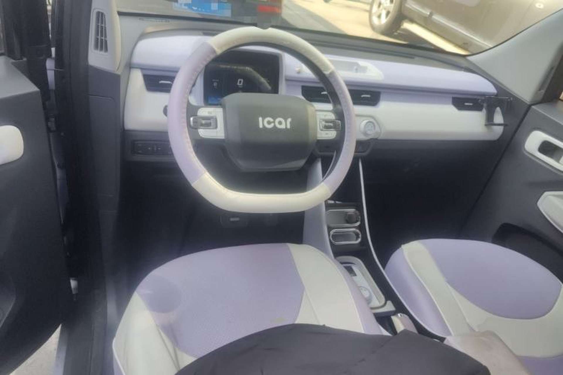 Used Chery QQ Ice Cream 2022 170km Sundae Phosphate Lithium-Ion Center Console